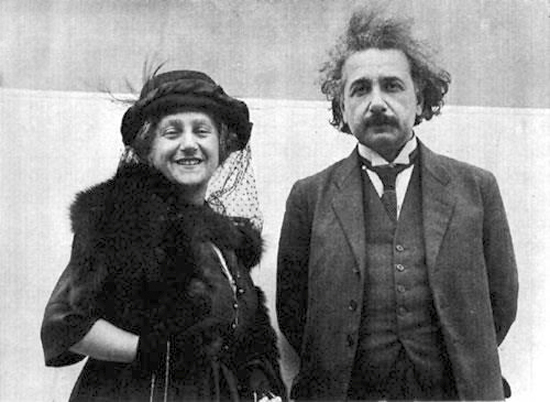 Albert Einstein y su esposa